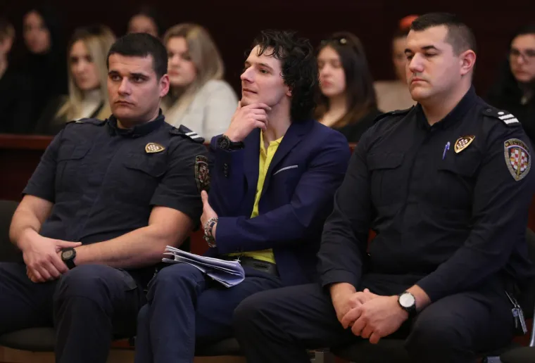 Zavadlav je na sud došao u žutoj košulji, vidno mršaviji nego prije: Jednom izjavom ponovno je šokirao sve prisutne