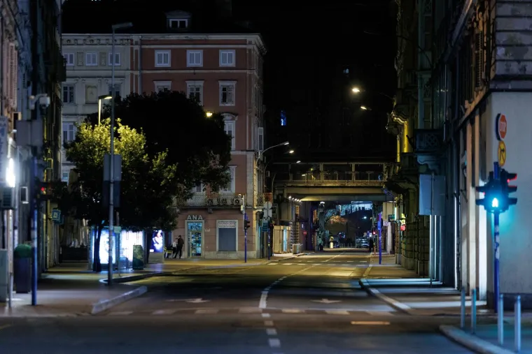 Evo kako je izgledala Rijeka večer i jutro prije započete akcije. Sve kontrolira vojska na krovu, civilna zaštita...