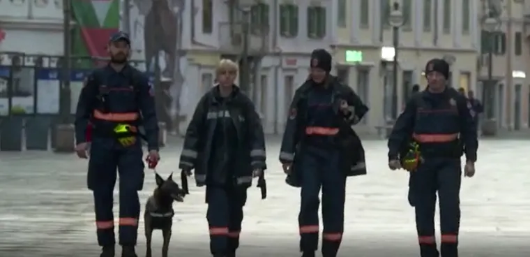 Evo kako je izgledala Rijeka večer i jutro prije započete akcije. Sve kontrolira vojska na krovu, civilna zaštita...
