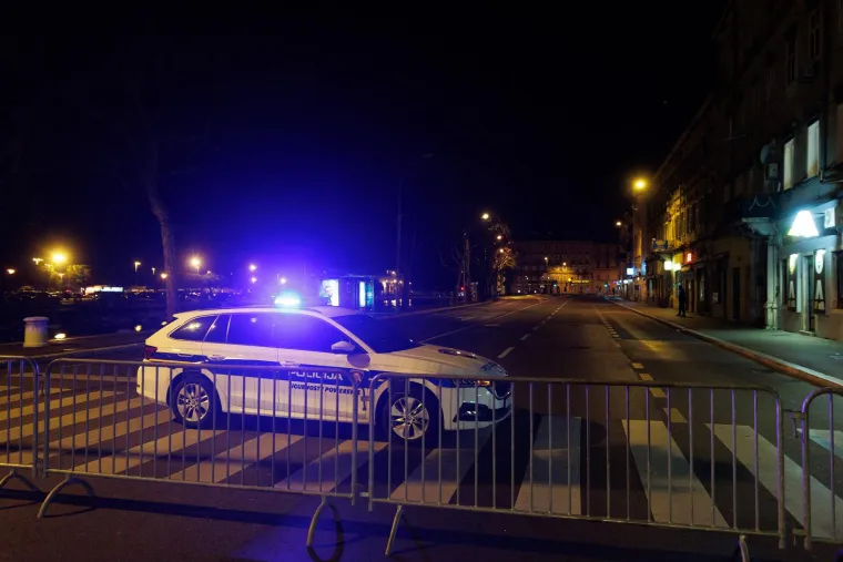 Evo kako je izgledala Rijeka večer i jutro prije započete akcije. Sve kontrolira vojska na krovu, civilna zaštita...