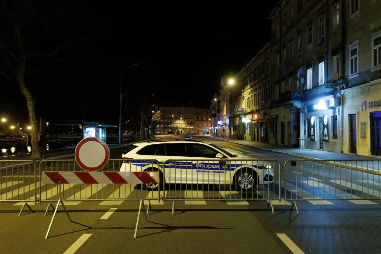 Evo kako je izgledala Rijeka večer i jutro prije započete akcije. Sve kontrolira vojska na krovu, civilna zaštita...