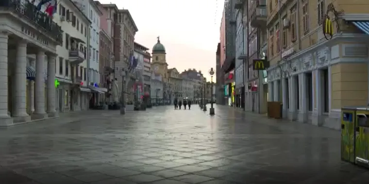Evo kako je izgledala Rijeka večer i jutro prije započete akcije. Sve kontrolira vojska na krovu, civilna zaštita...