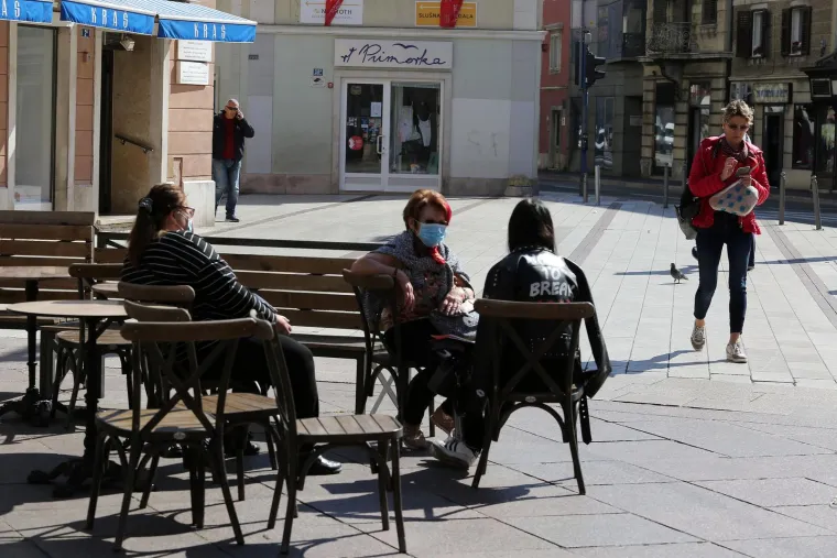 Dan kada je sve stalo! Kafići su bili zatvoreni, stožer održavao pressice, a ljudi stajali u redovima
