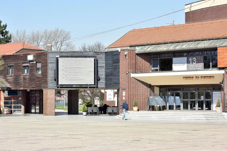 Dan kada je sve stalo! Kafići su bili zatvoreni, stožer održavao pressice, a ljudi stajali u redovima