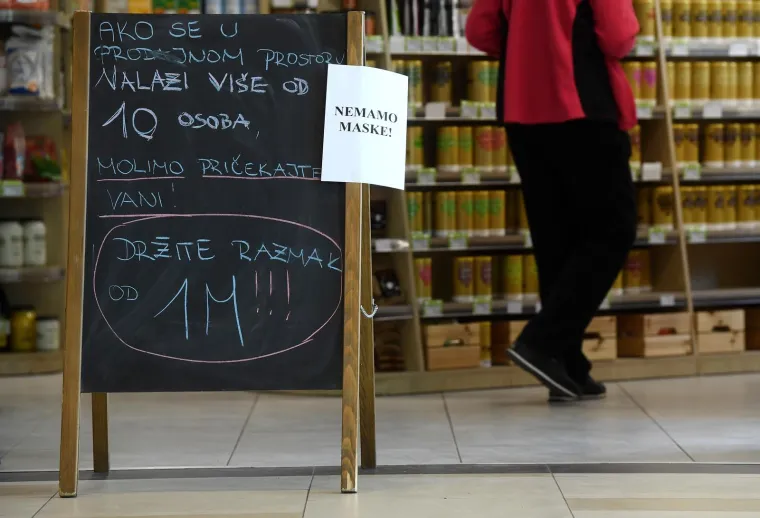 Dan kada je sve stalo! Kafići su bili zatvoreni, stožer održavao pressice, a ljudi stajali u redovima