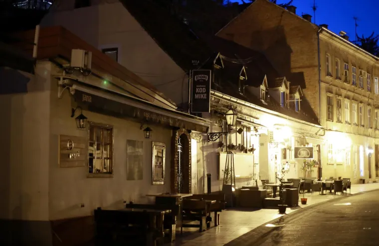 Dan kada je sve stalo! Kafići su bili zatvoreni, stožer održavao pressice, a ljudi stajali u redovima