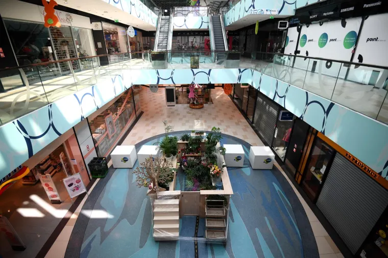 Dan kada je sve stalo! Kafići su bili zatvoreni, stožer održavao pressice, a ljudi stajali u redovima