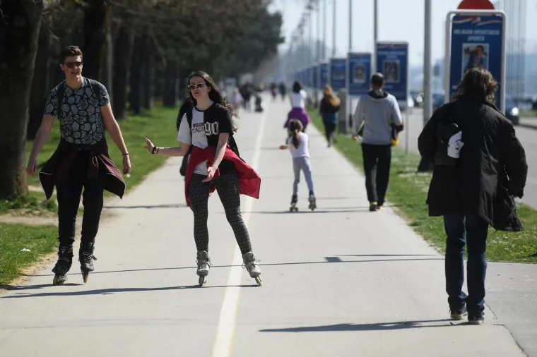 Dan kada je sve stalo! Kafići su bili zatvoreni, stožer održavao pressice, a ljudi stajali u redovima