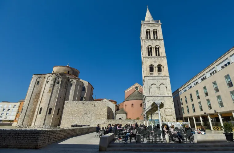 Dan kada je sve stalo! Kafići su bili zatvoreni, stožer održavao pressice, a ljudi stajali u redovima