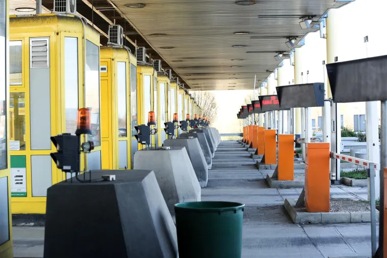 Dan kada je sve stalo! Kafići su bili zatvoreni, stožer održavao pressice, a ljudi stajali u redovima