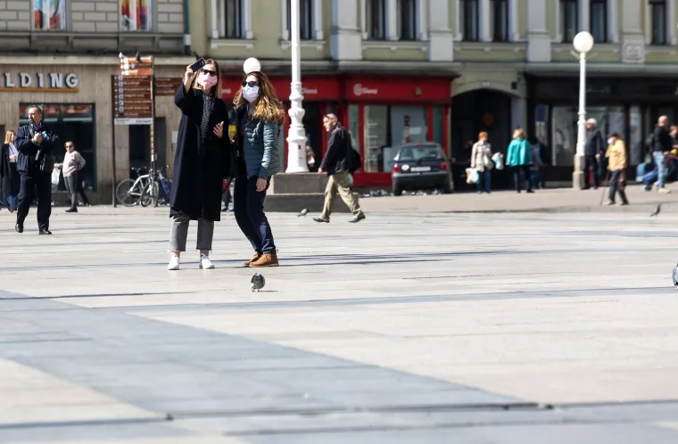 Dan kada je sve stalo! Kafići su bili zatvoreni, stožer održavao pressice, a ljudi stajali u redovima