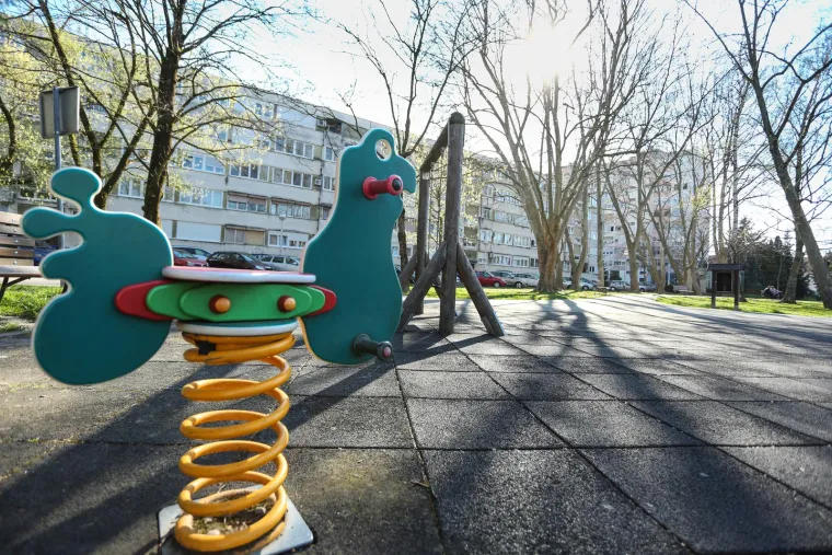 Dan kada je sve stalo! Kafići su bili zatvoreni, stožer održavao pressice, a ljudi stajali u redovima