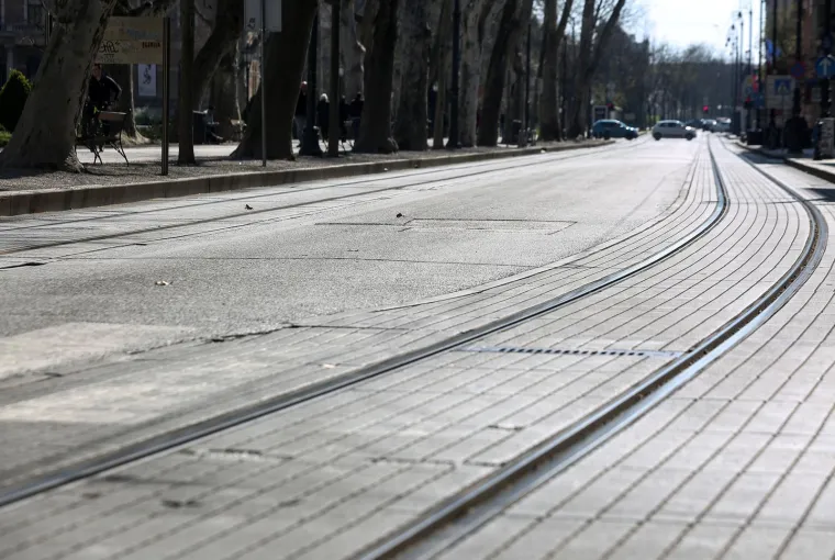 Dan kada je sve stalo! Kafići su bili zatvoreni, stožer održavao pressice, a ljudi stajali u redovima