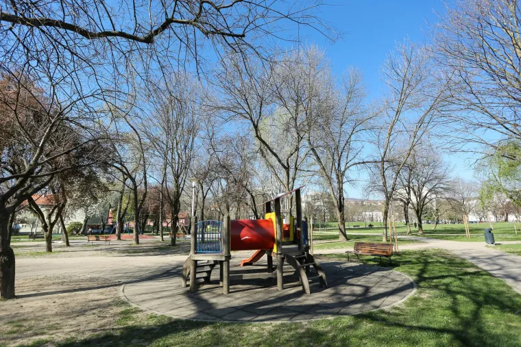 Dan kada je sve stalo! Kafići su bili zatvoreni, stožer održavao pressice, a ljudi stajali u redovima