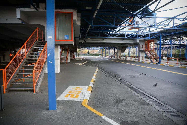 Dan kada je sve stalo! Kafići su bili zatvoreni, stožer održavao pressice, a ljudi stajali u redovima