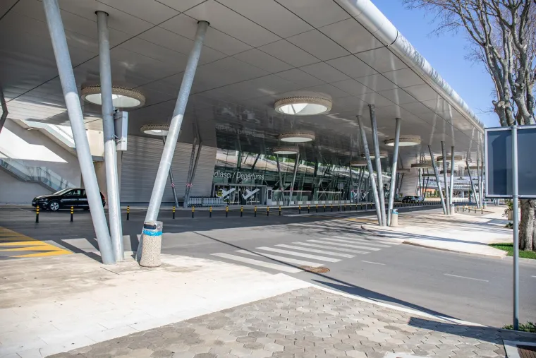 Dan kada je sve stalo! Kafići su bili zatvoreni, stožer održavao pressice, a ljudi stajali u redovima