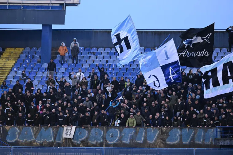 Koreografija za Ademija, bakljade i poruka Boysa za svog tragično preminulog člana čiji ubojica, krvnik, nikad nije priveden pravdi