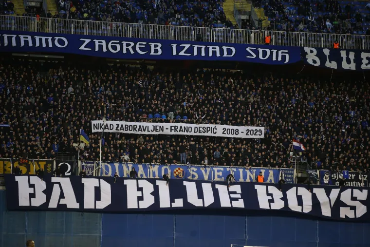 Koreografija za Ademija, bakljade i poruka Boysa za svog tragično preminulog člana čiji ubojica, krvnik, nikad nije priveden pravdi