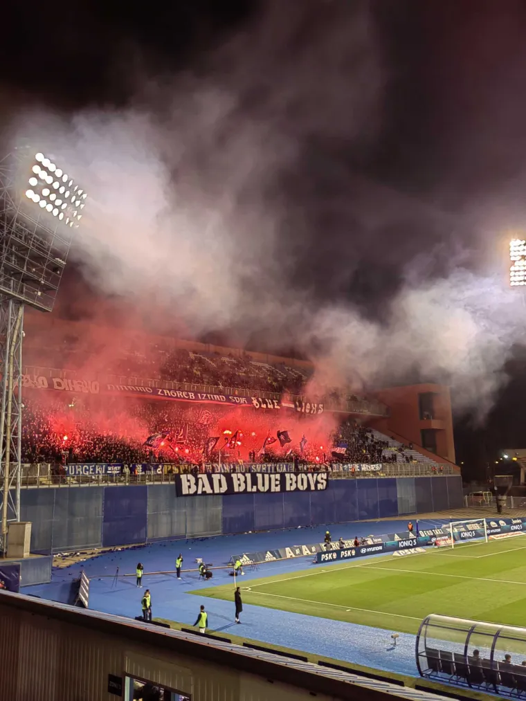 Koreografija za Ademija, bakljade i poruka Boysa za svog tragično preminulog člana čiji ubojica, krvnik, nikad nije priveden pravdi