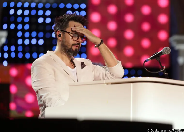 I Hana i Petar &scaron;utjeli su kao zaliveni, a svi su gorljivo i&scaron;čekivali svaku novu informaciju o njima. Počele su curiti prve zajedničke fotografije i vi&scaron;e nije bilo nikakve sumnje: Oni su stvarno par!