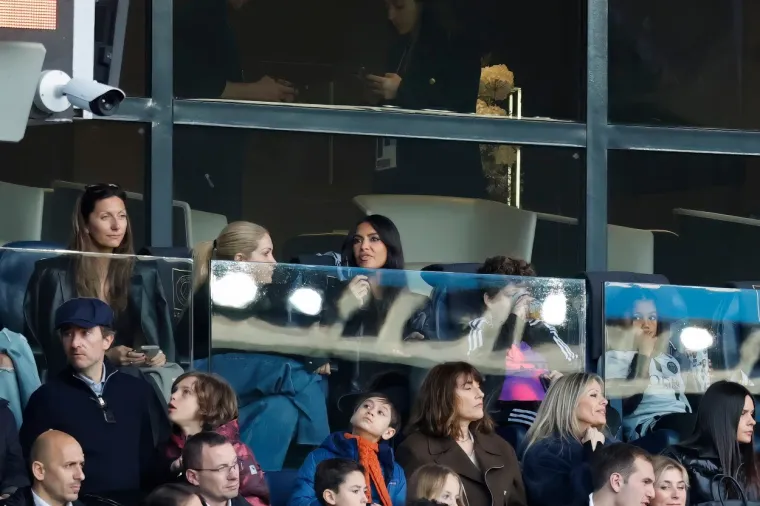 Kim Kardashian pojavila se na stadionu: Nećete vjerovati za &scaron;to su je optužili i s kim su ju usporedili