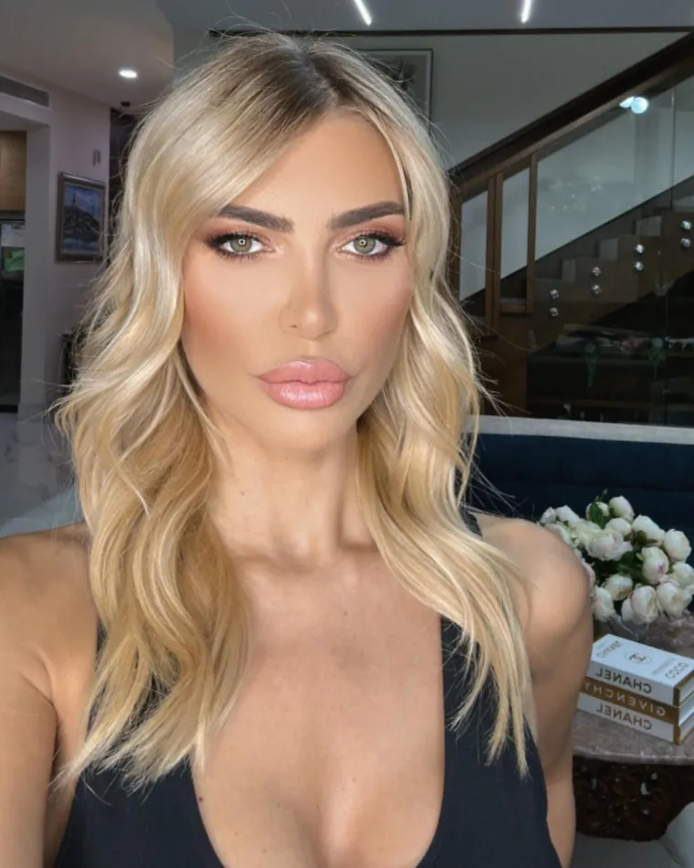 "Snežana je imala toliko sastanaka da su je leđa boljela od sjedenja, pa je svaku večer i&scaron;la na masažu. Davala je čak 100 eura po masaži. Ali nije se pokajala, jer je nakon masaža bila kao nova", nastavio je izvor.