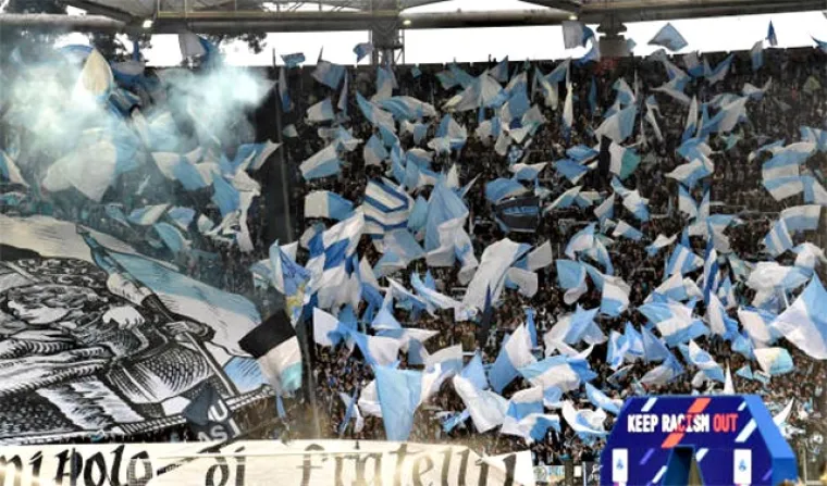 Ludi rimski derbi: Bakljade, sukob navijača i tvrdi talijanski nogomet kroz oko kamere