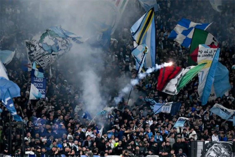 Ludi rimski derbi: Bakljade, sukob navijača i tvrdi talijanski nogomet kroz oko kamere