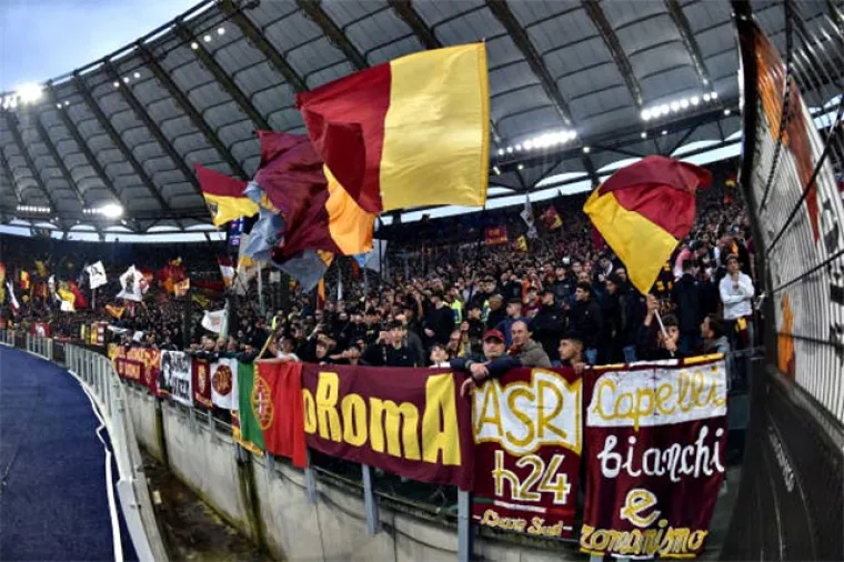 Ludi rimski derbi: Bakljade, sukob navijača i tvrdi talijanski nogomet kroz oko kamere