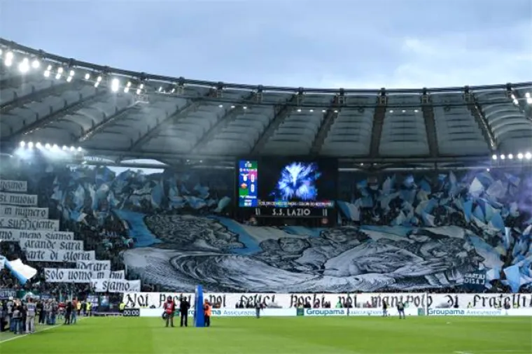 Ludi rimski derbi: Bakljade, sukob navijača i tvrdi talijanski nogomet kroz oko kamere