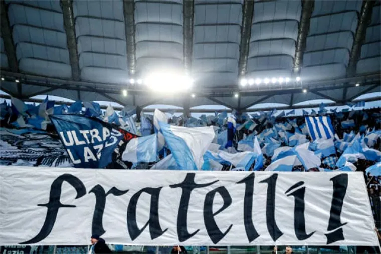 Ludi rimski derbi: Bakljade, sukob navijača i tvrdi talijanski nogomet kroz oko kamere