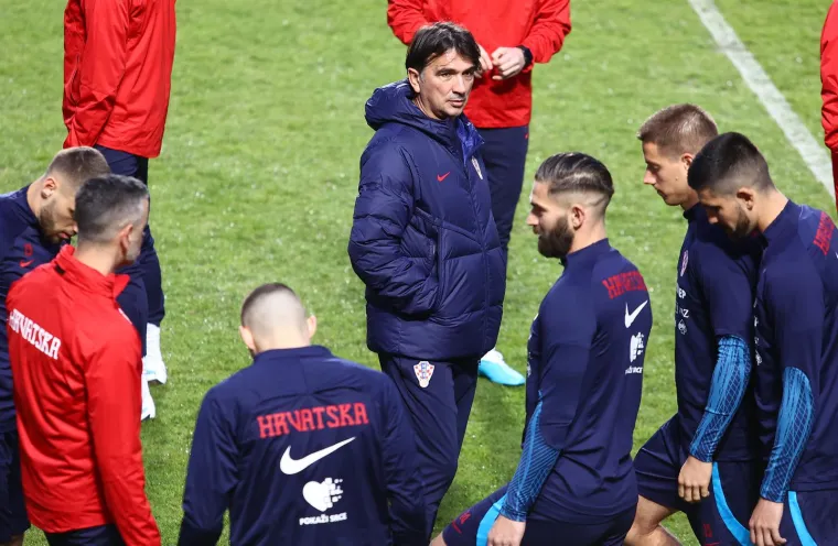 Vatreni su se okupili i odmah krenuli ozbiljno, provjerite kako je bilo na prvom treningu