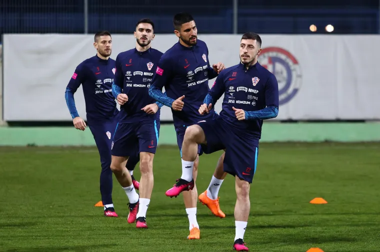 Vatreni su se okupili i odmah krenuli ozbiljno, provjerite kako je bilo na prvom treningu