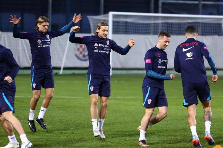 Vatreni su se okupili i odmah krenuli ozbiljno, provjerite kako je bilo na prvom treningu