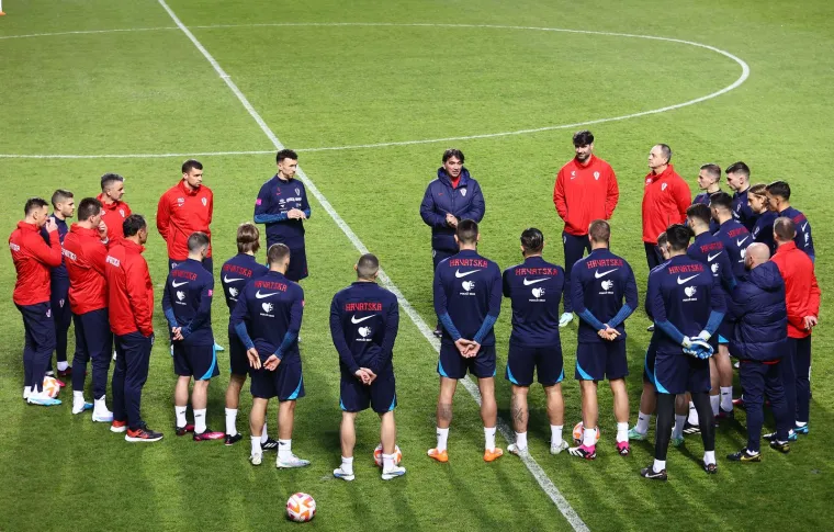 Vatreni su se okupili i odmah krenuli ozbiljno, provjerite kako je bilo na prvom treningu