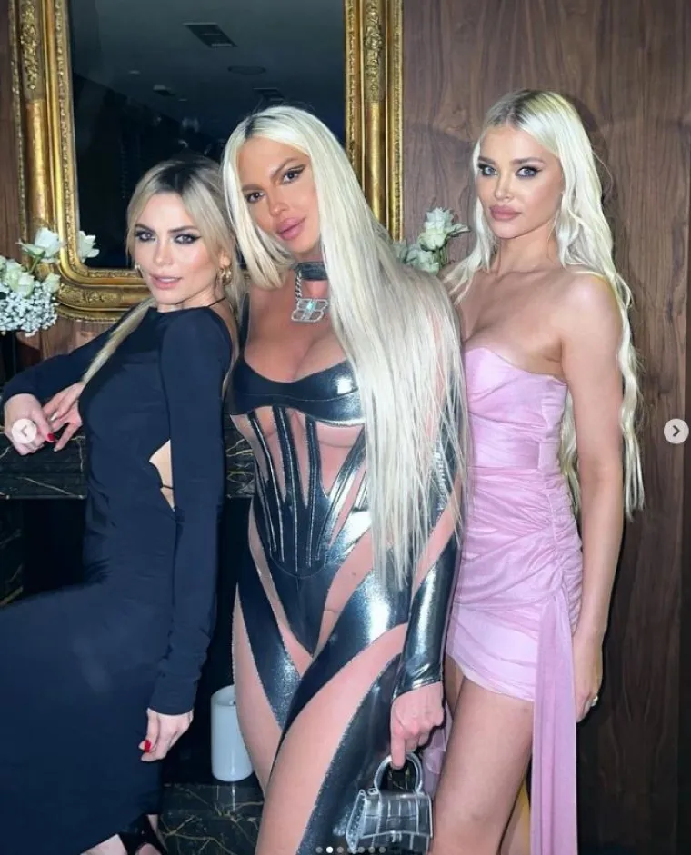 Jelena Karleuša nadmašila samu sebe u još jednom kombinezonu kojem nedostaju kritični dijelovi: 'Boginja'