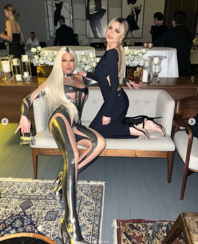 Jelena Karleuša nadmašila samu sebe u još jednom kombinezonu kojem nedostaju kritični dijelovi: 'Boginja'