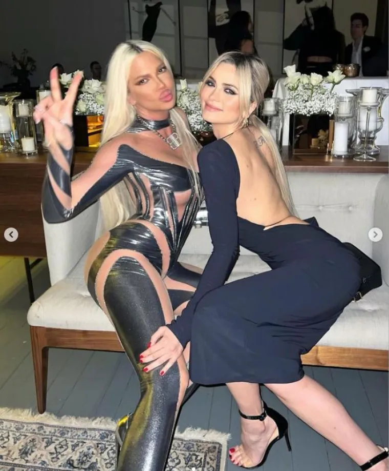 Jelena Karleuša nadmašila samu sebe u još jednom kombinezonu kojem nedostaju kritični dijelovi: 'Boginja'