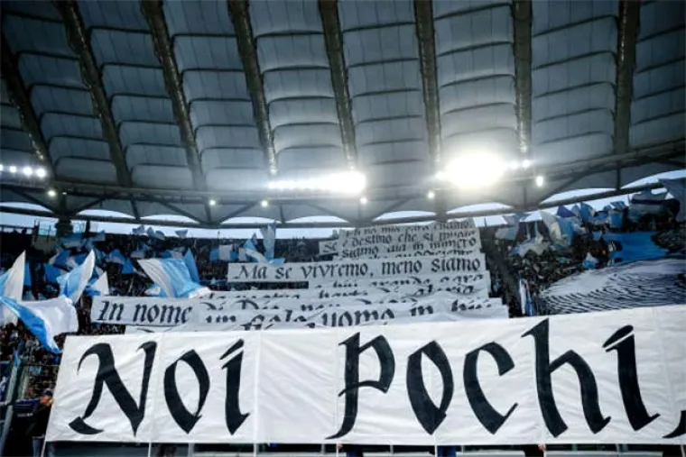 Nevjerojatno u kakvom se dresu pojavio na tribini i koga je njegova skupina veličala: Klub se odmah oglasio