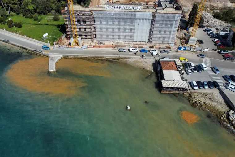 Žuta mrlja &scaron;iri se prema gradskoj luci, ljudi se zaustavljaju i fotografiraju: Stigao je i odgovor na pitanje &scaron;to se događa