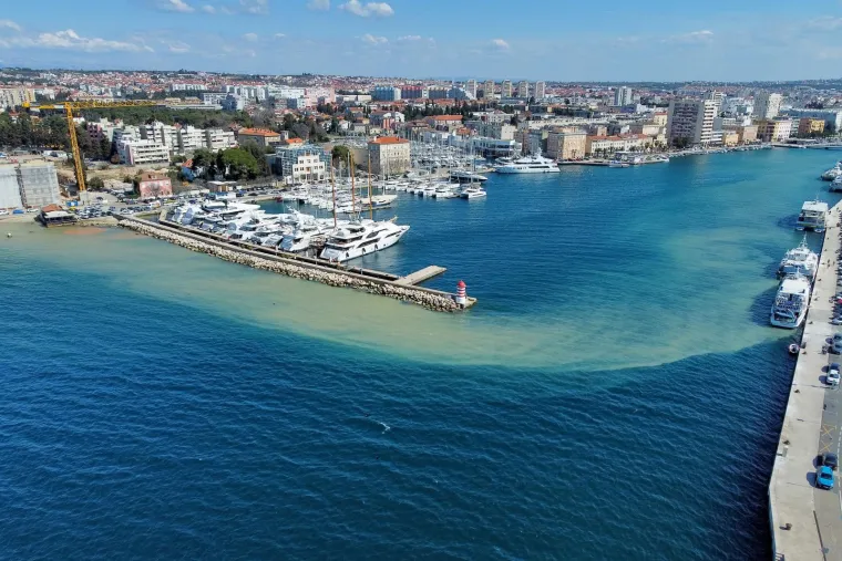Žuta mrlja &scaron;iri se prema gradskoj luci, ljudi se zaustavljaju i fotografiraju: Stigao je i odgovor na pitanje &scaron;to se događa