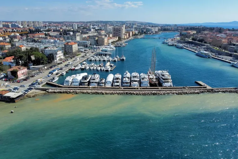 Žuta mrlja &scaron;iri se prema gradskoj luci, ljudi se zaustavljaju i fotografiraju: Stigao je i odgovor na pitanje &scaron;to se događa