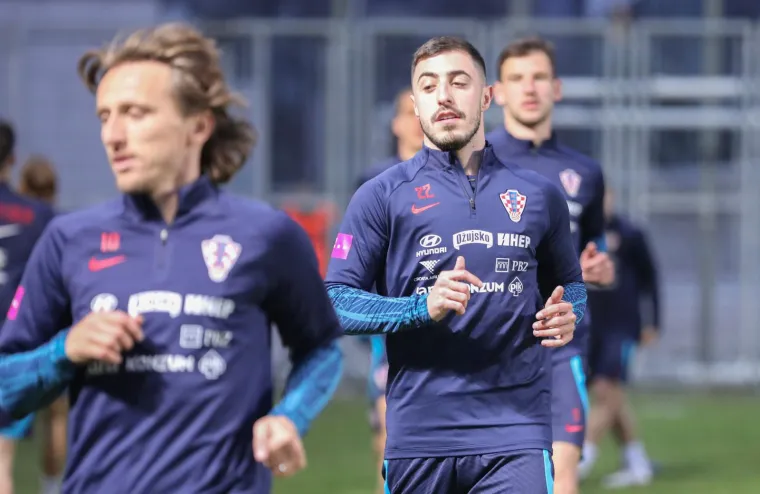 Dvije zvijezde se nisu pojavile, ali zato je Modrić trenirao s Vatrenima. Pazite &scaron;to su navijači u Dugopolju napravili kad su ga ugledali