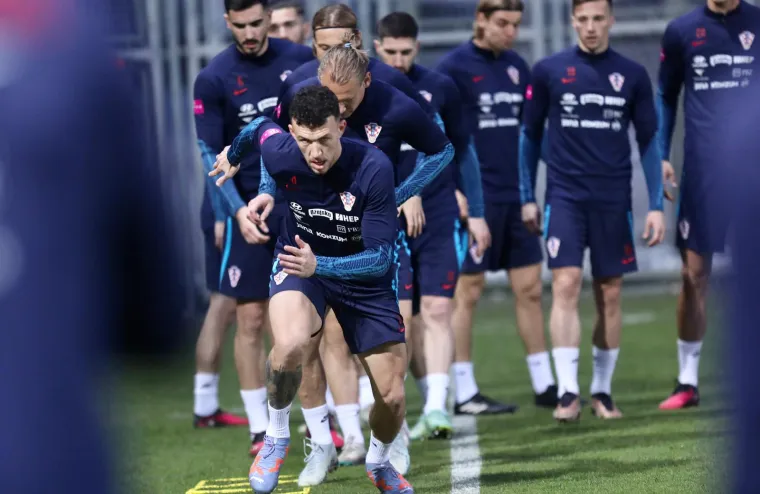 Dvije zvijezde se nisu pojavile, ali zato je Modrić trenirao s Vatrenima. Pazite &scaron;to su navijači u Dugopolju napravili kad su ga ugledali