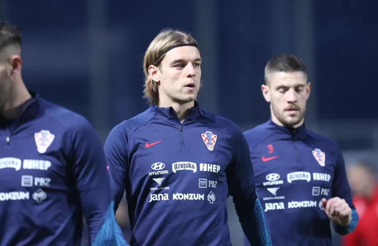 Luka Modrić se priključio reprezentaciji, na treningu u Dugopolju ga dočekali ovacijama