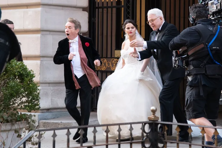 Selena Gomez šokirala sve: Vrijeme u New Yorku je stalo kad je osvanula na ulici u raskošnoj vjenčanici