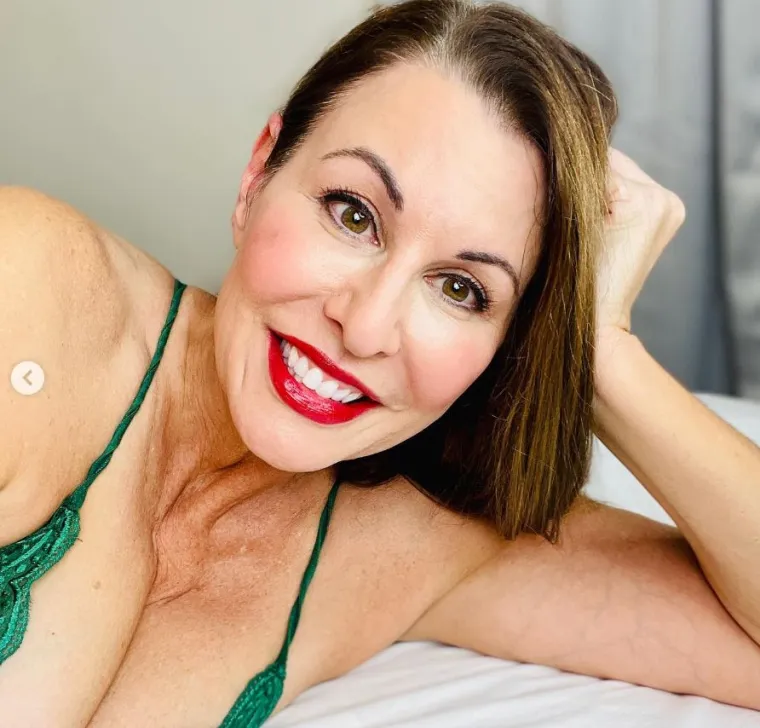 Samohrana je majka i u 55. na vrhuncu karijere: 'Sin tinejdžer me podržava, a najvjernija publika su mi - mladići'