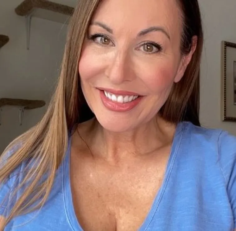 Samohrana je majka i u 55. na vrhuncu karijere: 'Sin tinejdžer me podržava, a najvjernija publika su mi - mladići'