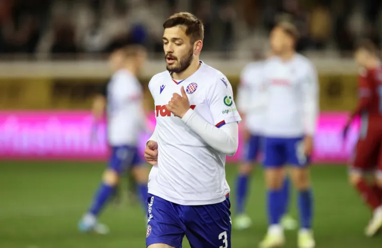 Eksplozivni lijevi bek David Čolina zamijenio je Hajdukov dres onim njemačkog Augsburga, a Splićani su dobili od&scaron;tetu od 650 tisuća eura.