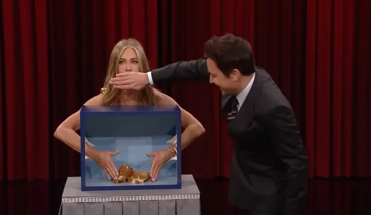 Popadat ćete od smijeha kad vidite kakve je sve face slagala Jennifer Aniston dok je igrala popularnu igru